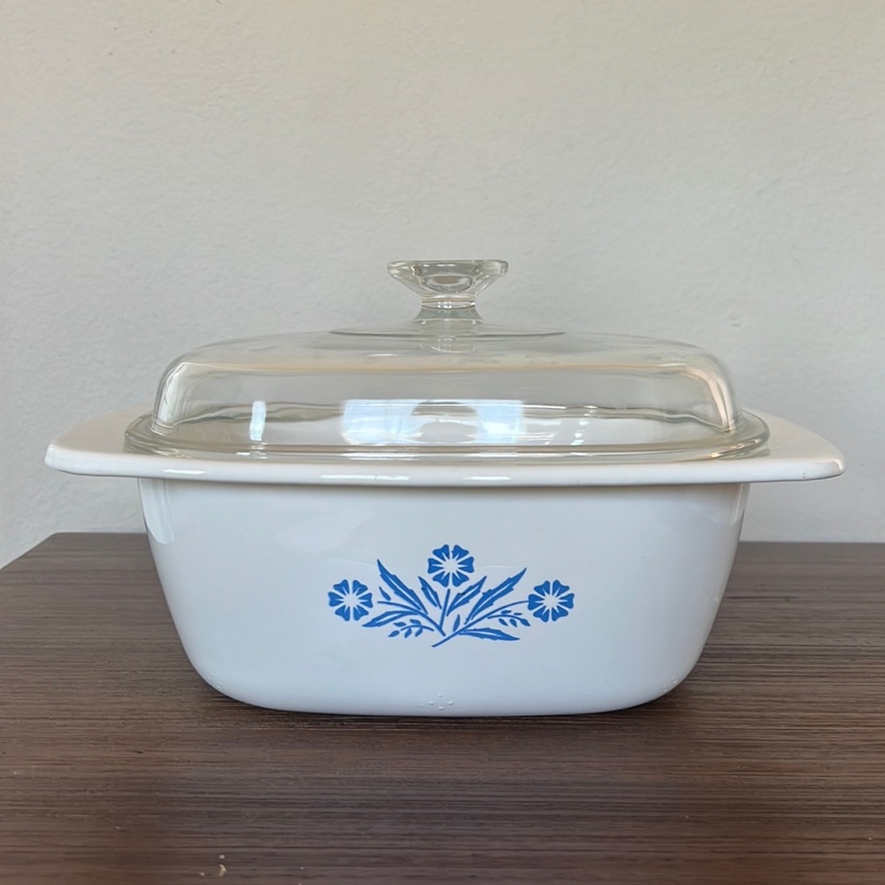 Vintage cornflower blue Corning ware Dutch oven